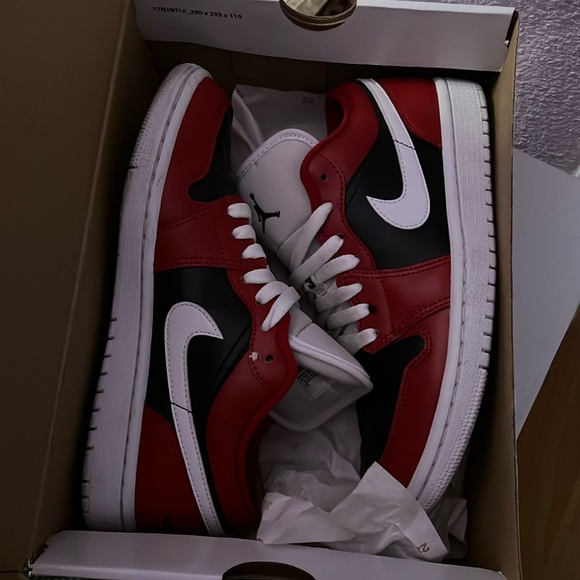 Women’s Air Jordan 1 Low - Picture 1 of 10